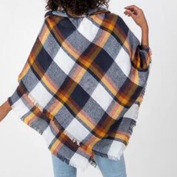 Nwot Francesca’s Women’s Sienna Plaid Multicolor Poncho Sweater - Picture 8 of 10